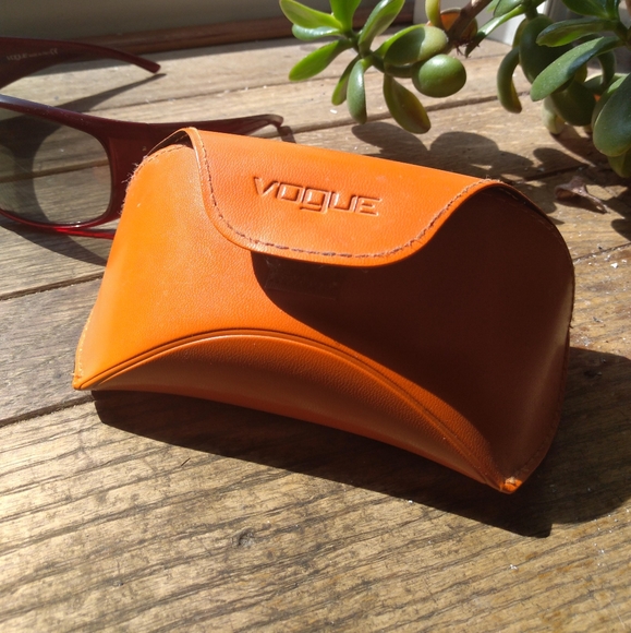 VOGUE 2409 Sunglasses - Picture 5 of 5